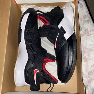 Lebron Solider XII GRADE SCHOOL SIZE 7